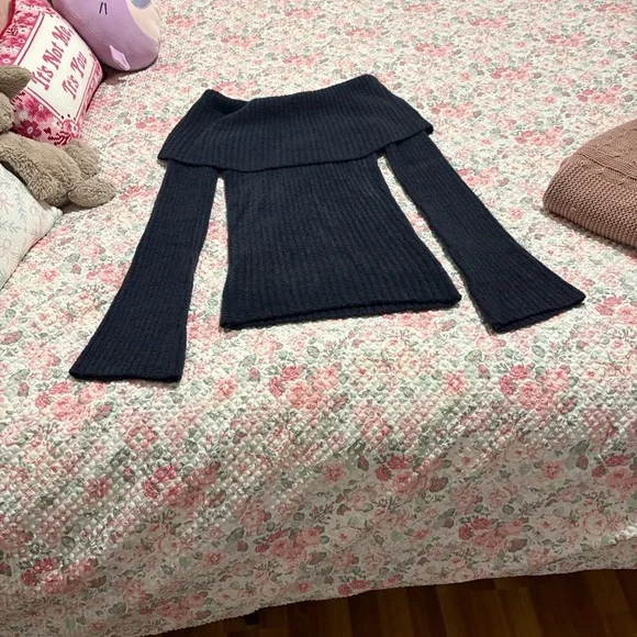 Off shoulder Sweater revolve - Picture 4 of 5